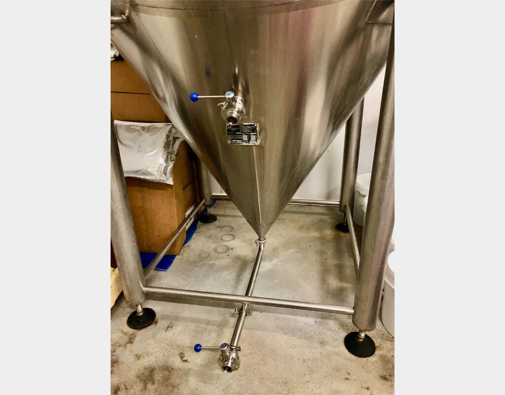 Stainless steel tank