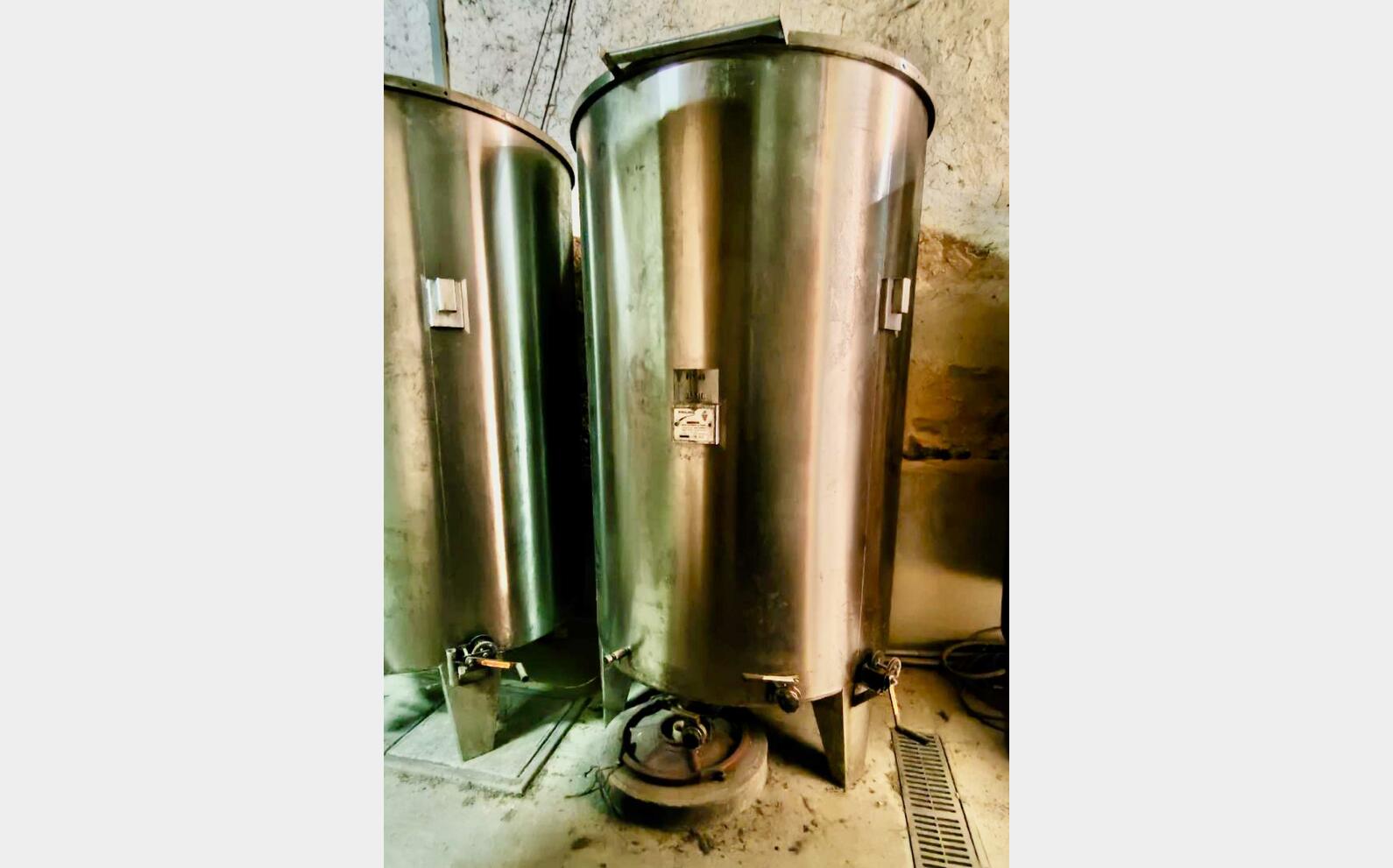 Stainless steel tank - On feet 25 HL (2 500 litres) RURALINOX