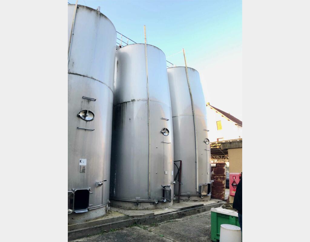 Stainless steel tank - Flat bottom - On invert