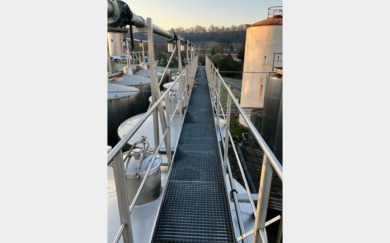 Stainless steel gangway Length of 25 metres