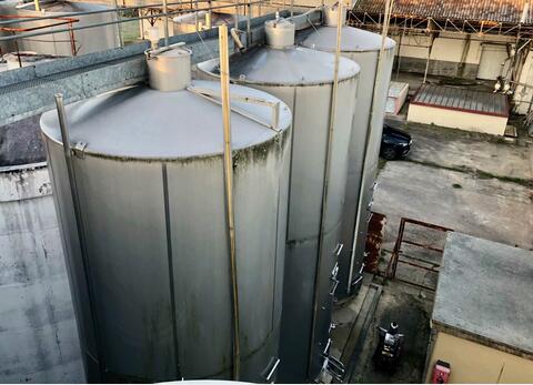 Stainless steel tank - Flat bottom - On invert