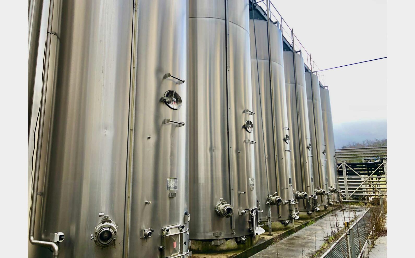 Cuve inox 304L fond inclin&eacute; &agrave; 2.5% 507 HL (50 700 litres) CTIA