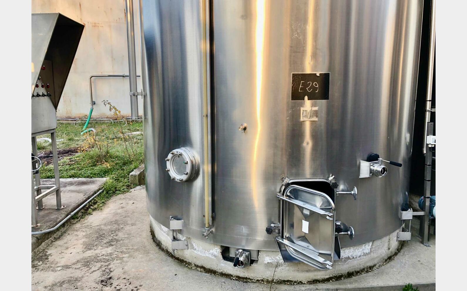 Cuve inox 304L fond inclin&eacute; &agrave; 2.5% 507 HL (50 700 litres) CTIA