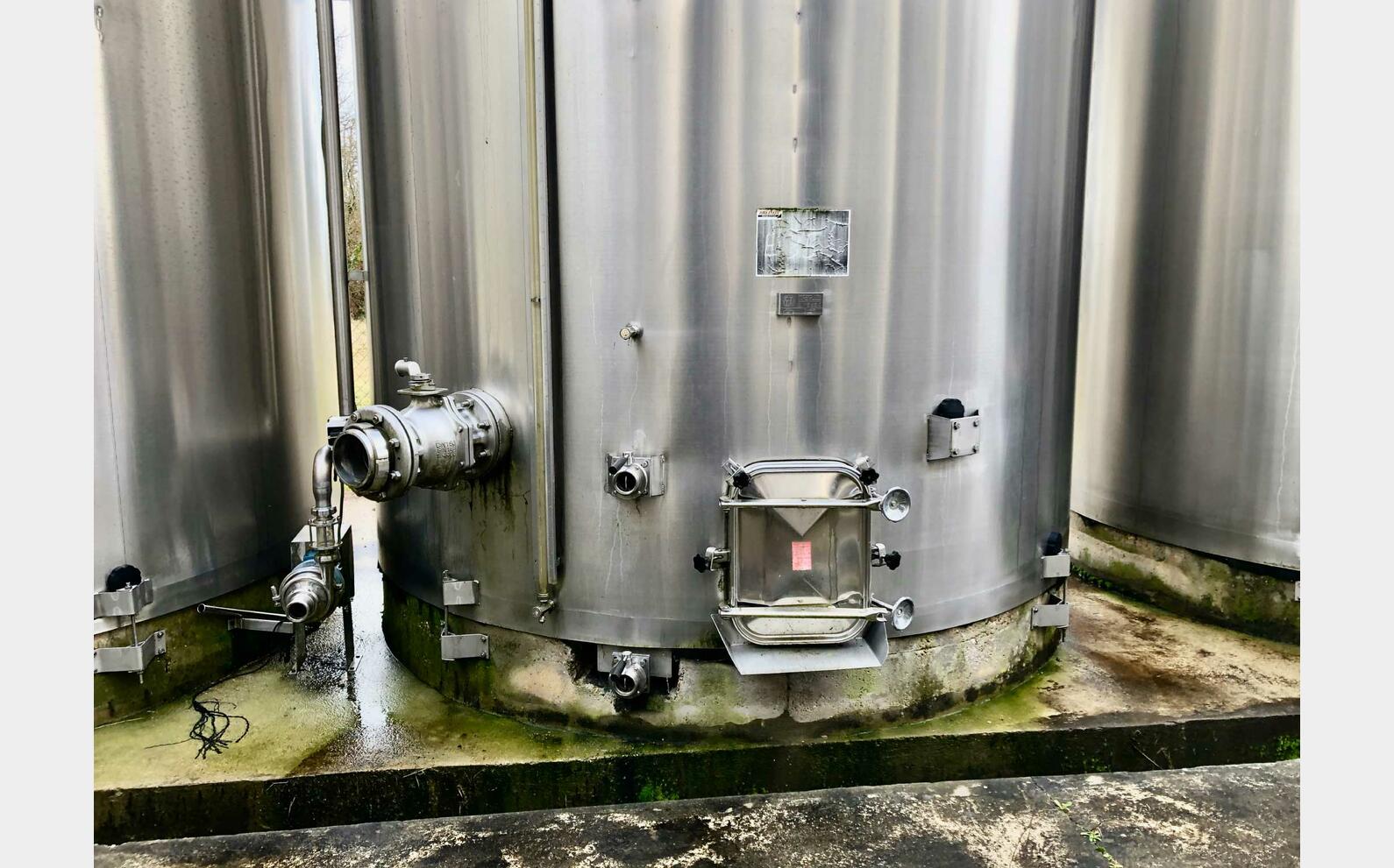 Cuve inox 304L fond inclin&eacute; &agrave; 2.5% 507 HL (50 700 litres) CTIA