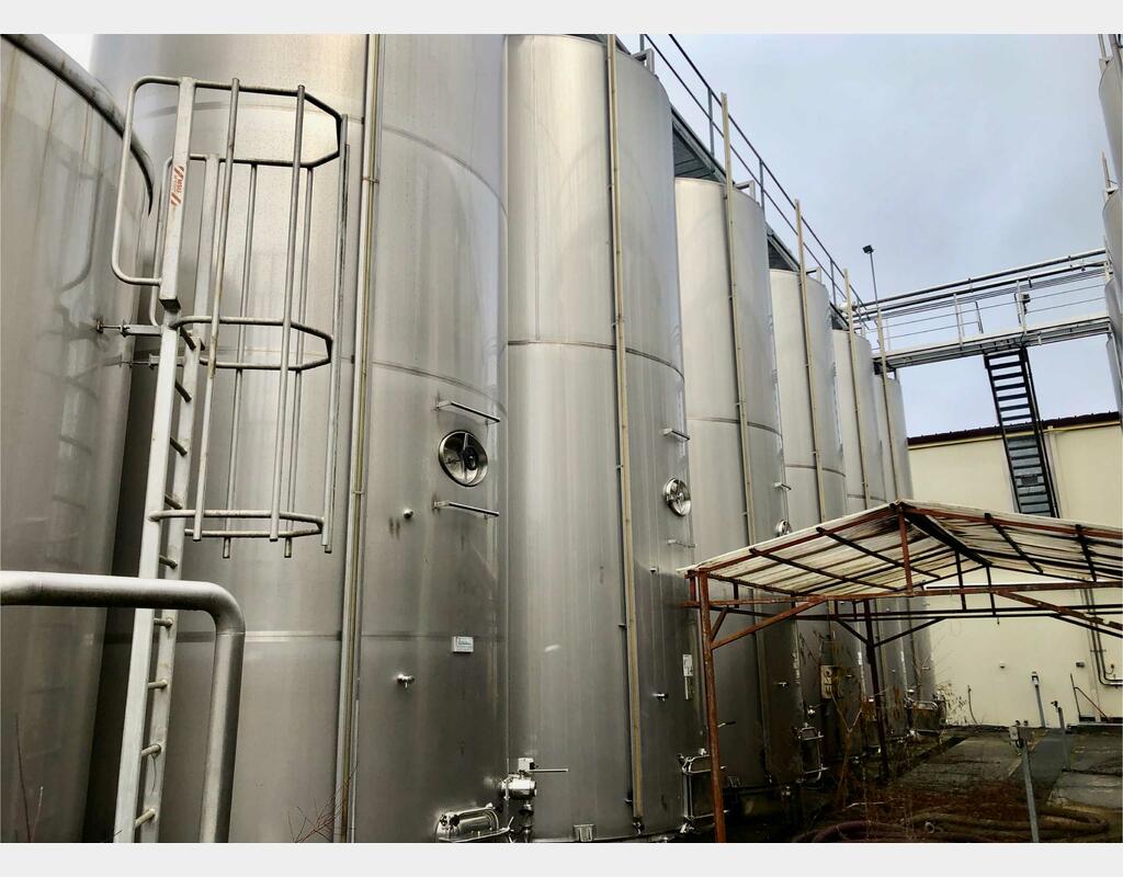 Cuve inox 304 - Stockage / fermentation - Fond plat incliné sur radier