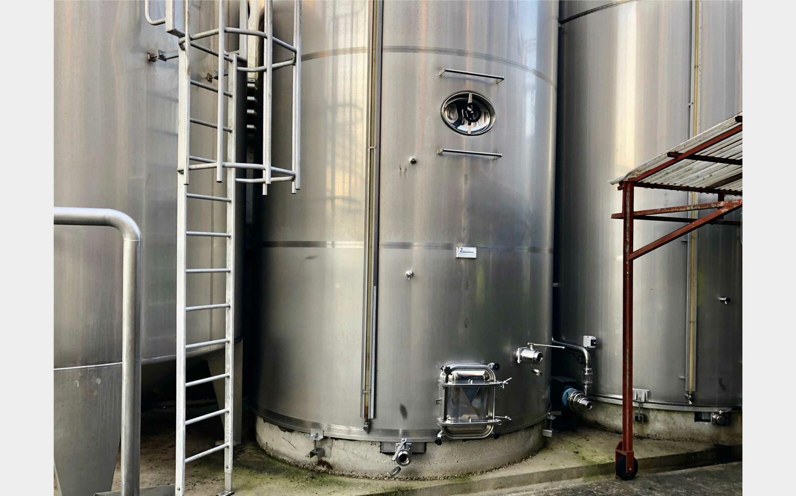 Stainless steel tank - Flat bottom inclined 507 HL (50 700 litres) METAL INOX