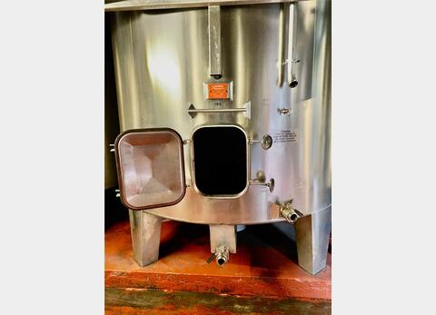 Stainless steel cylindrical tank - Vertical on legs