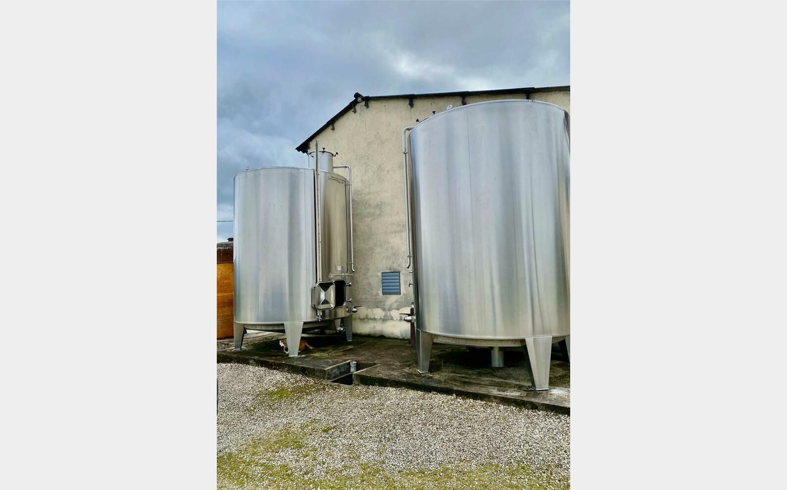Stainless steel tank - On feet 150 HL (15 000 litres) CHALVIGNAC