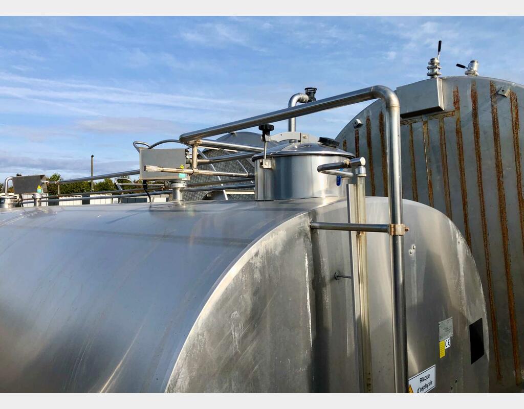 Stainless steel cylindrical tank - Milk tank