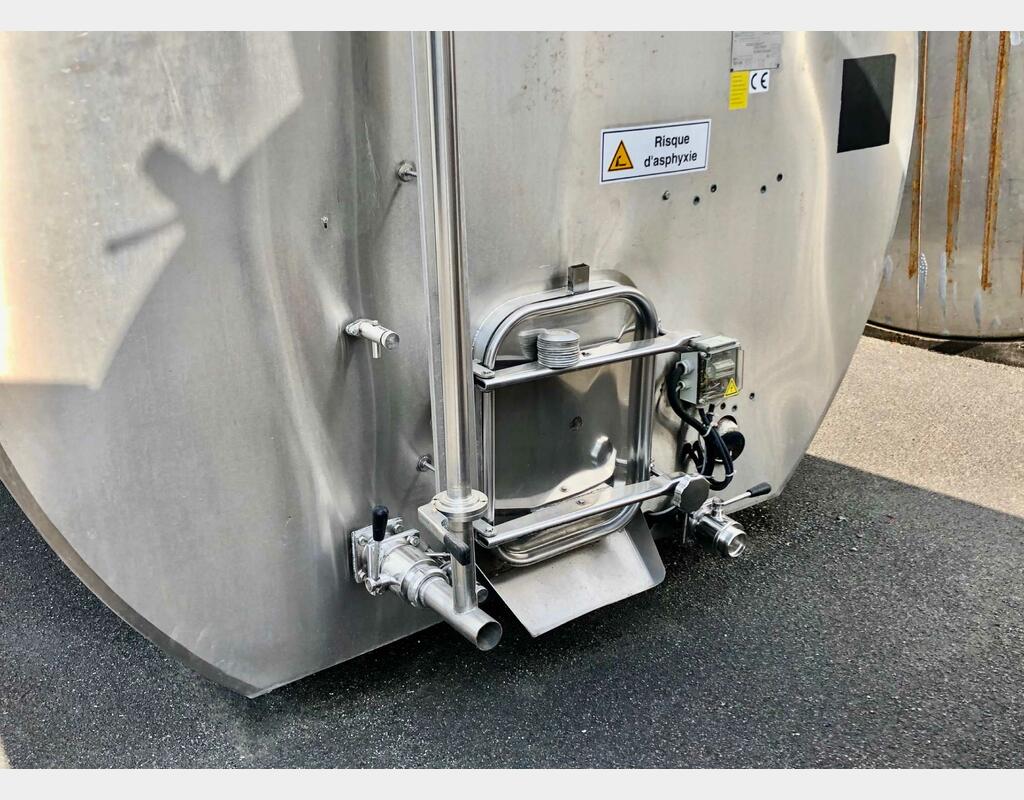 Stainless steel cylindrical tank - Milk tank