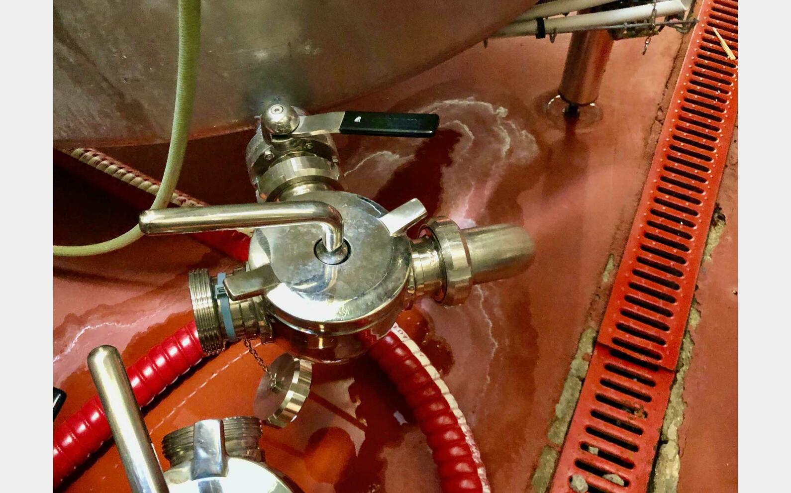  304 ss tank - Hot/cold coil 65 HL (6,500 litres)