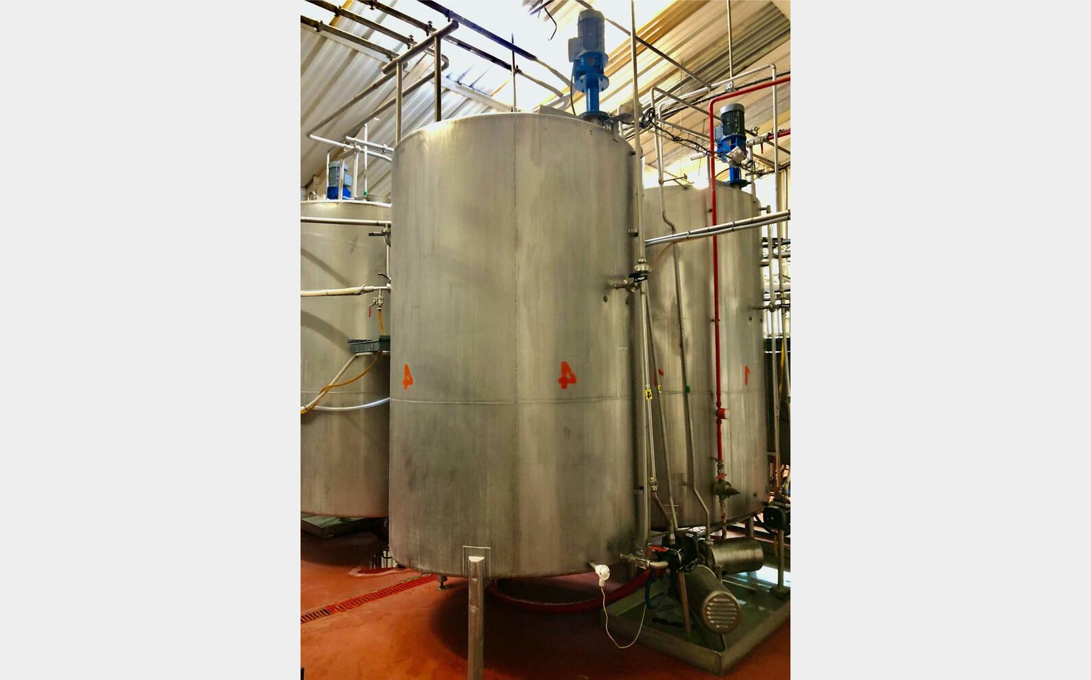  304 ss tank - Hot/cold coil 65 HL (6,500 litres)