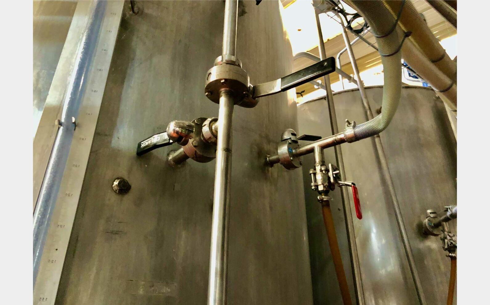  304 ss tank - Hot/cold coil 65 HL (6,500 litres)