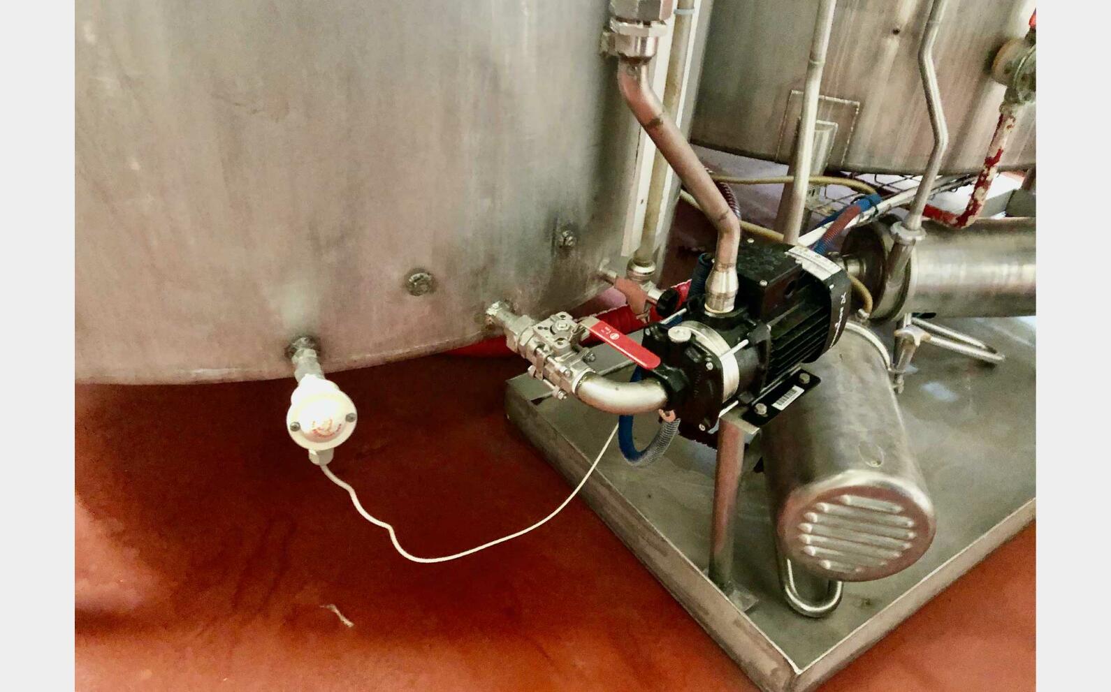  304 ss tank - Hot/cold coil 65 HL (6,500 litres)