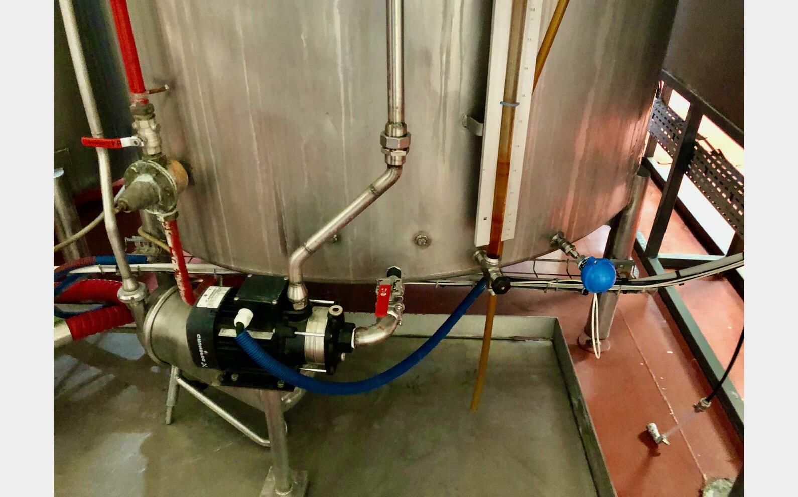  304 ss tank - Hot/cold coil 65 HL (6,500 litres)