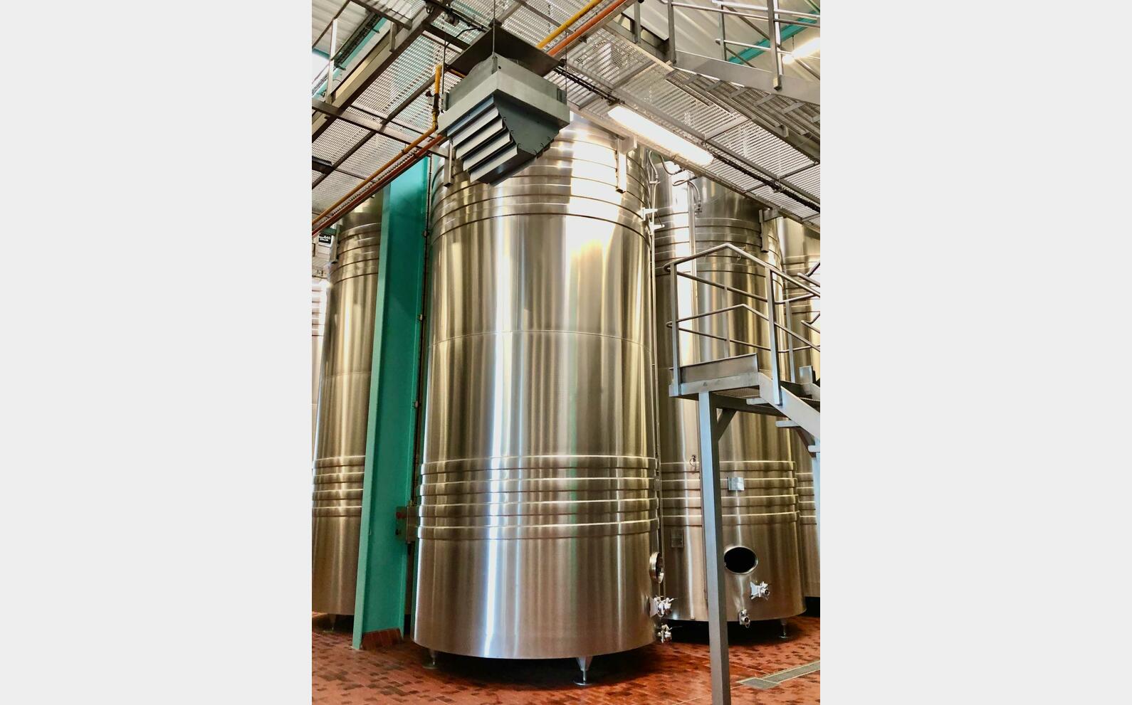 Stainless steel tank 316L - 03/23-81 377.50 HL (37750 litres) PIERRE GUERIN