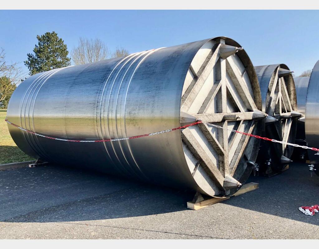 Stainless steel tank 316L - Flat sloping bottom - On feet - Vinification - 03/23-81