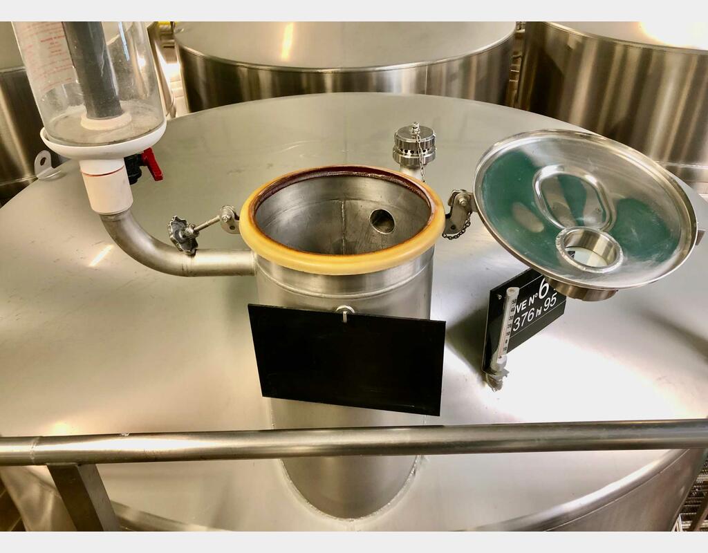 Stainless steel tank 316L - Flat sloping bottom - On feet - Vinification - 03/23-81