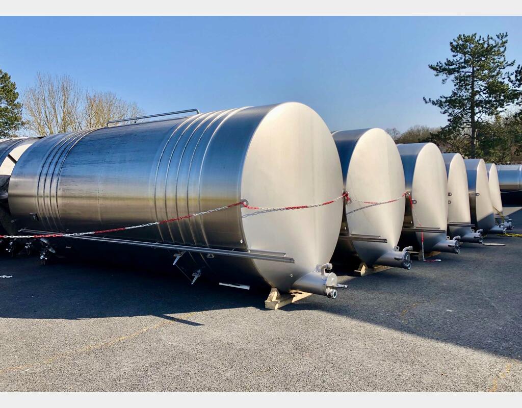 Stainless steel tank 316L - Flat sloping bottom - On feet - Vinification - 03/23-81