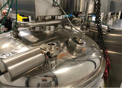 Stainless steel tank - Mixing with emulsifier