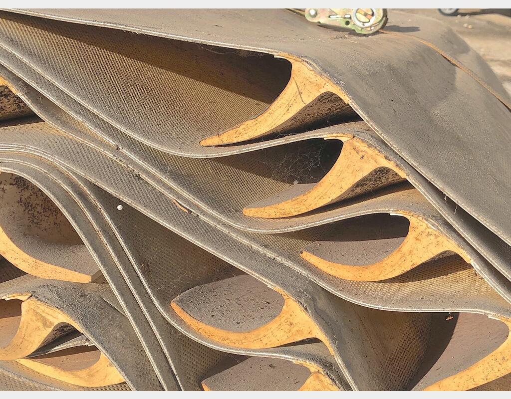 004858g
