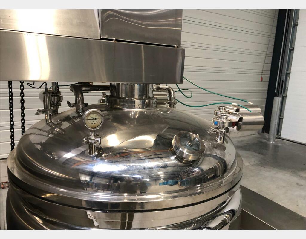 Stainless steel tank - Mixing with emulsifier