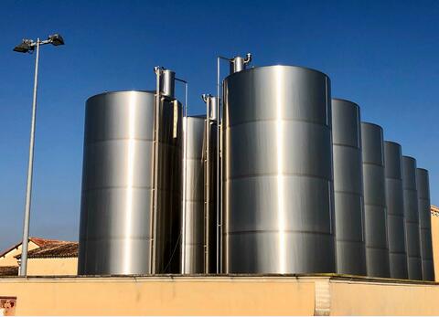 Cylindrical stainless steel tank - Vertical