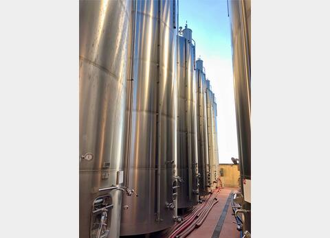 Cylindrical stainless steel tank - Vertical