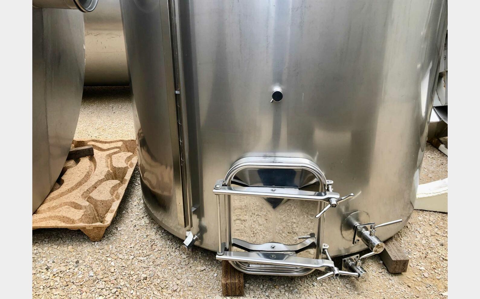 Stainless steel tank - Flat bottom 82 HL (8 200 liters)