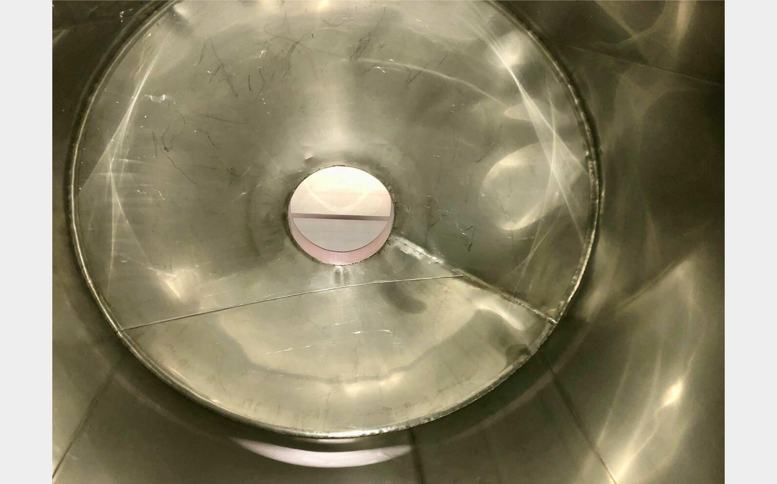 Cuve inox 304 fond bomb&eacute; sur pieds 105 HL (10 500 litres) CTM