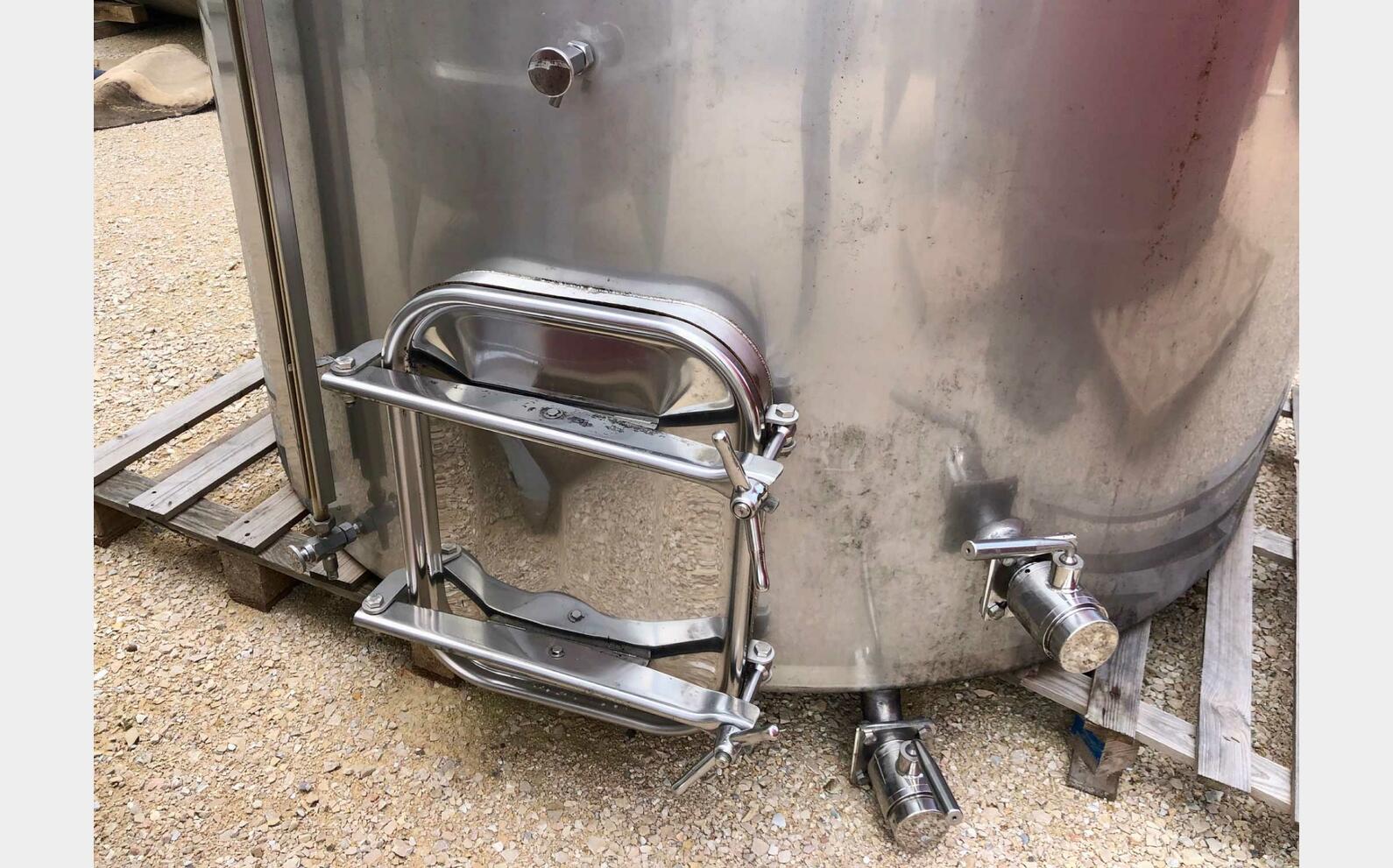 Stainless steel tank - Flat bottom 63 HL (6 300 liters)