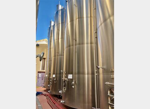 Cylindrical stainless steel tank - Vertical
