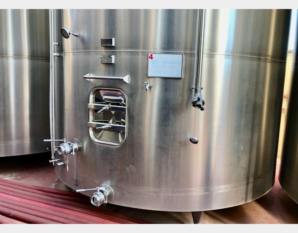 Cylindrical stainless steel tank - Vertical