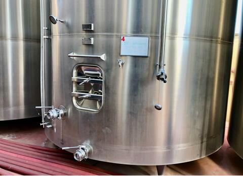 Cylindrical stainless steel tank - Vertical