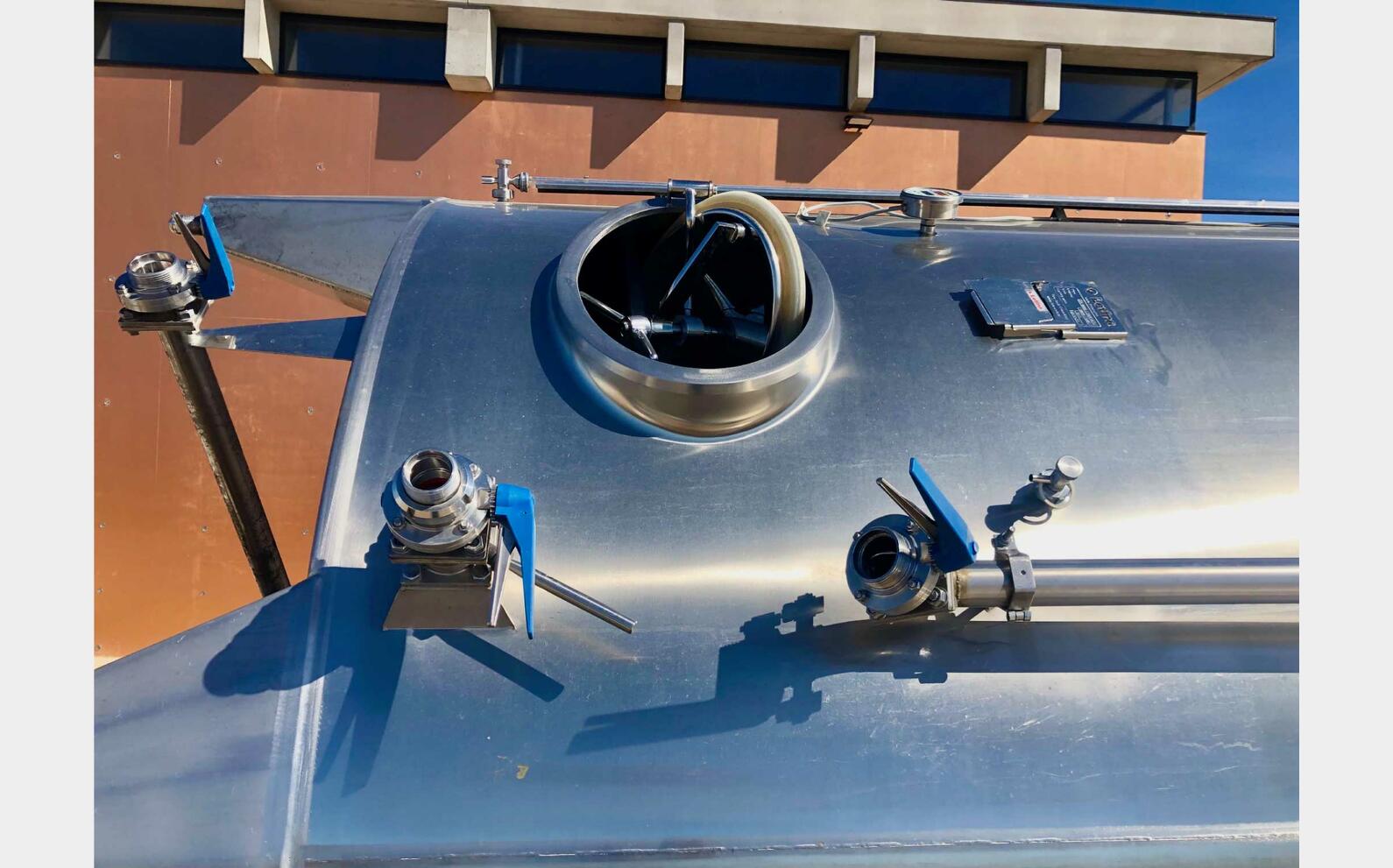 Stainless steel tank - Compartmented 325 HL (32 500 litres) LETINA