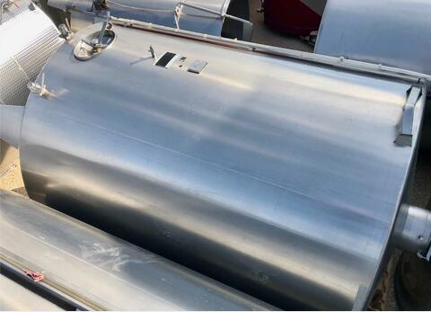 Closed stainless steel tank