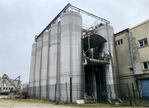 Stainless steel tank - Self-draining, compartmentalized