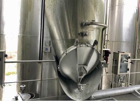 Stainless steel tank - Self-draining, compartmentalized