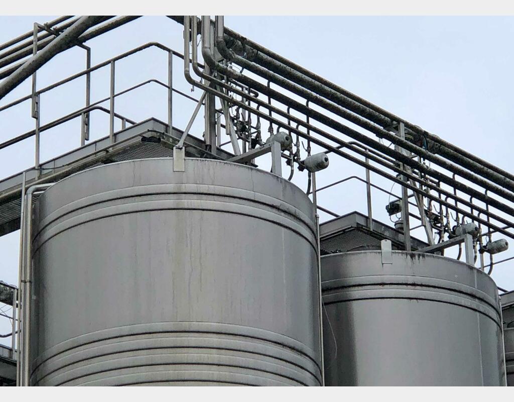 Stainless steel tank - Self-draining, compartmentalized