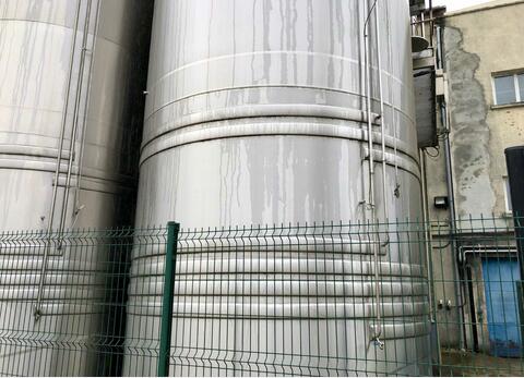 Stainless steel tank - Self-draining, compartmentalized