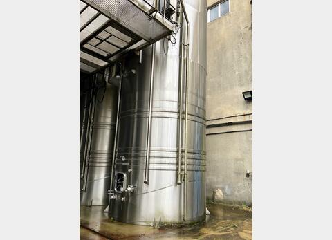 Stainless steel tank - Self-draining, compartmentalized