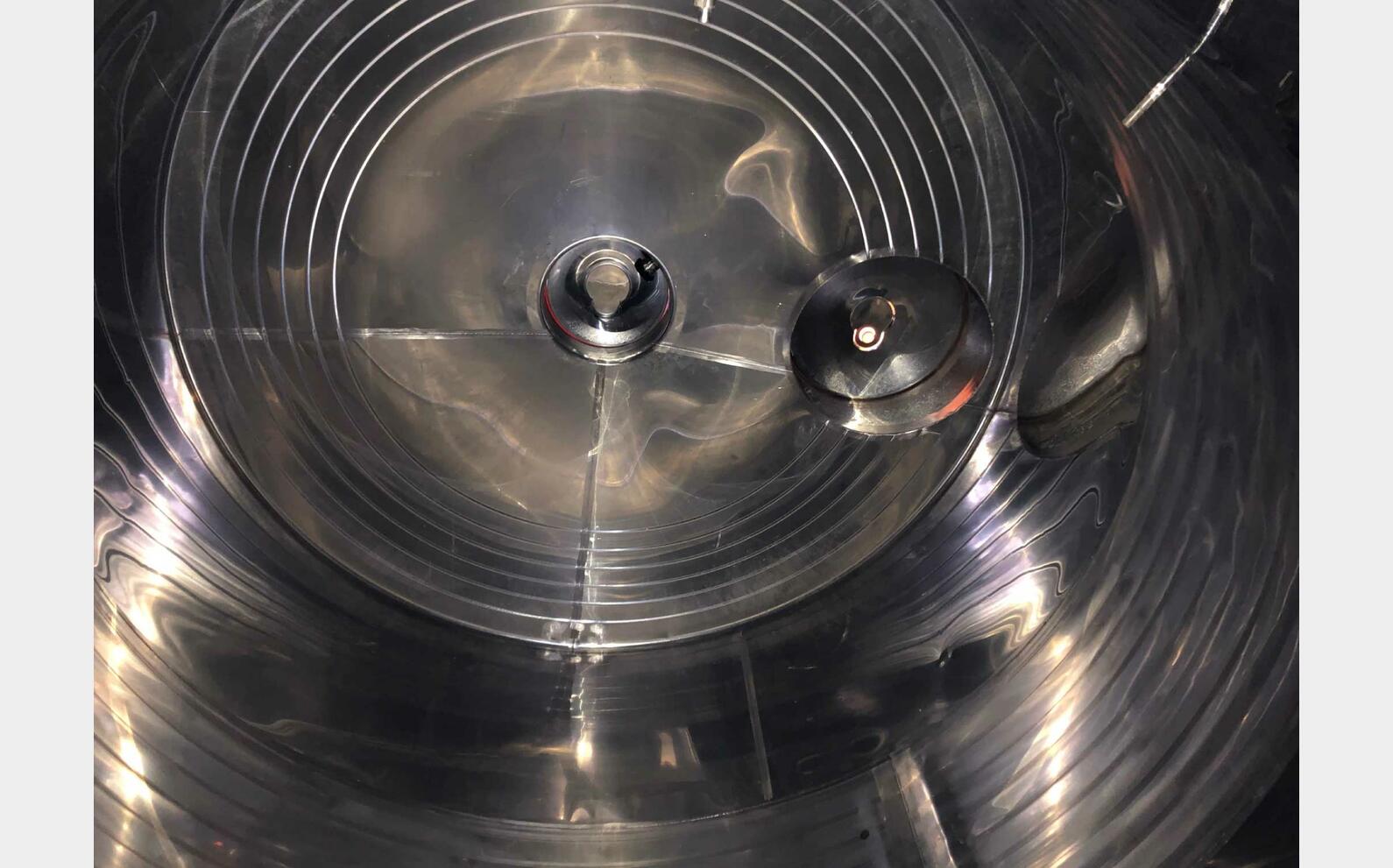 Cuve inox - Fond plat 155 HL (15 500 litres)