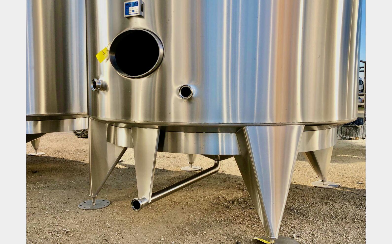Cuve inox 304 fond conique sur pieds 211 HL (21 100 Litres) ARSILAC
