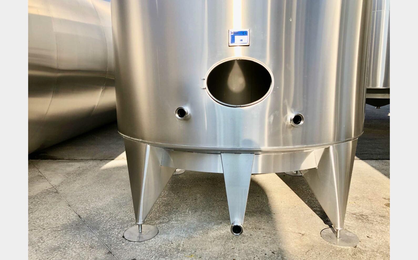 Cuve inox 304L - Fond conique inclin&eacute; 162 HL (16 200 litres) ARSILAC