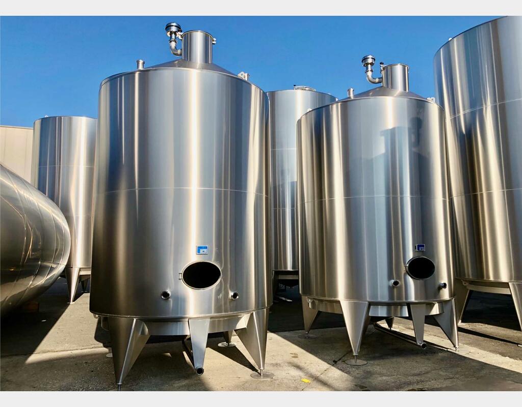 Cuve inox 304L - Fond conique inclin&eacute; 162 HL (16 200 litres) ARSILAC
