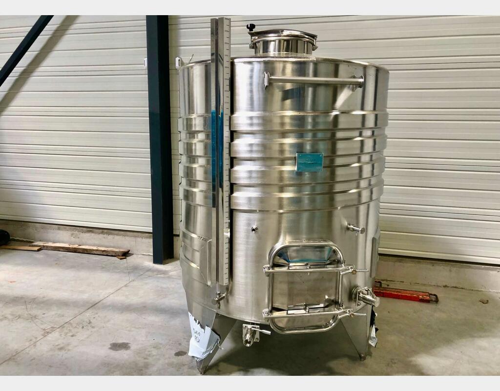 Cuve inox 304 thermor&eacute;gul&eacute;e sur pieds 25.4 HL (2 547 litres) ARSILAC