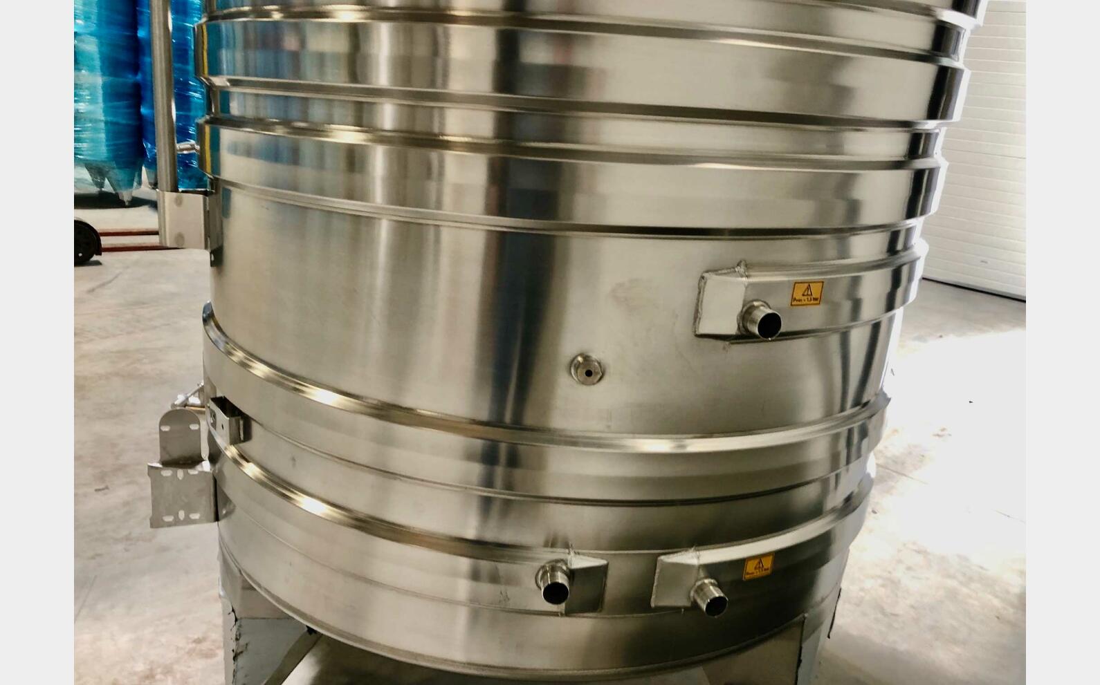Cuve inox 304 thermor&eacute;gul&eacute;e chapeau flottant 22.9 HL (2 297 litres) ARSILAC
