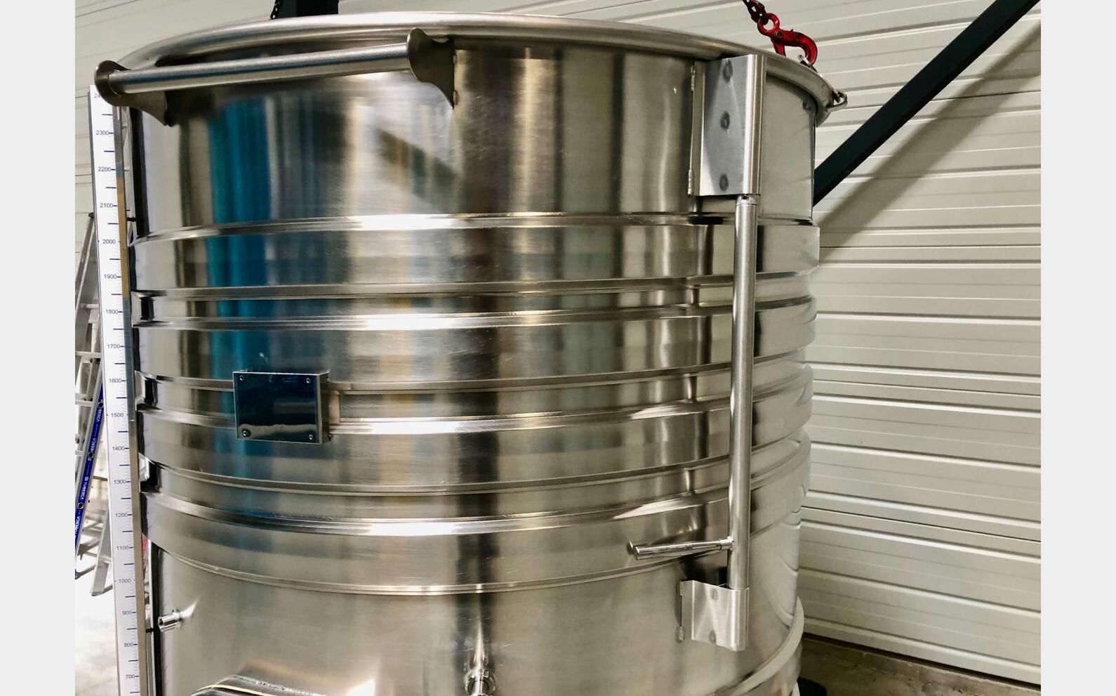 Cuve inox 304 thermor&eacute;gul&eacute;e chapeau flottant 22.9 HL (2 297 litres) ARSILAC