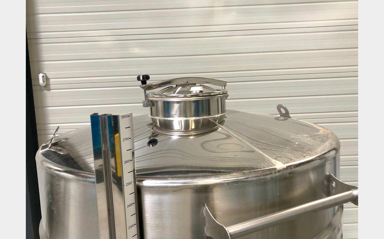 Cuve inox 304 thermor&eacute;gul&eacute;e sur pieds 25.4 HL (2 547 litres) ARSILAC