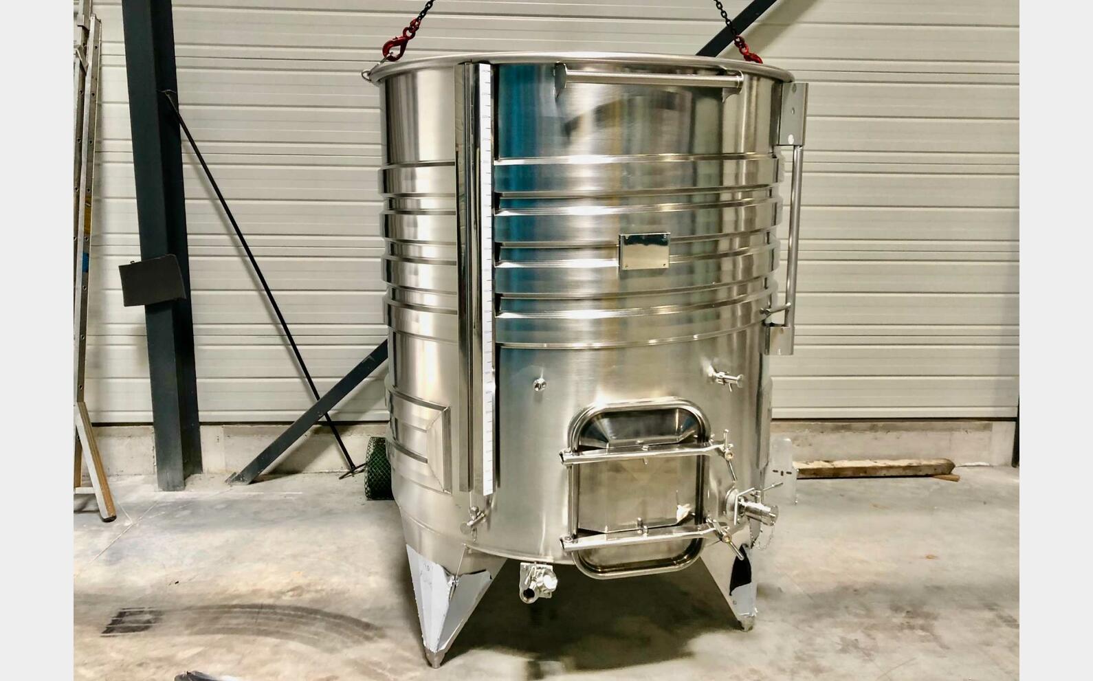 Cuve inox 304 thermor&eacute;gul&eacute;e chapeau flottant 22.9 HL (2 297 litres) ARSILAC